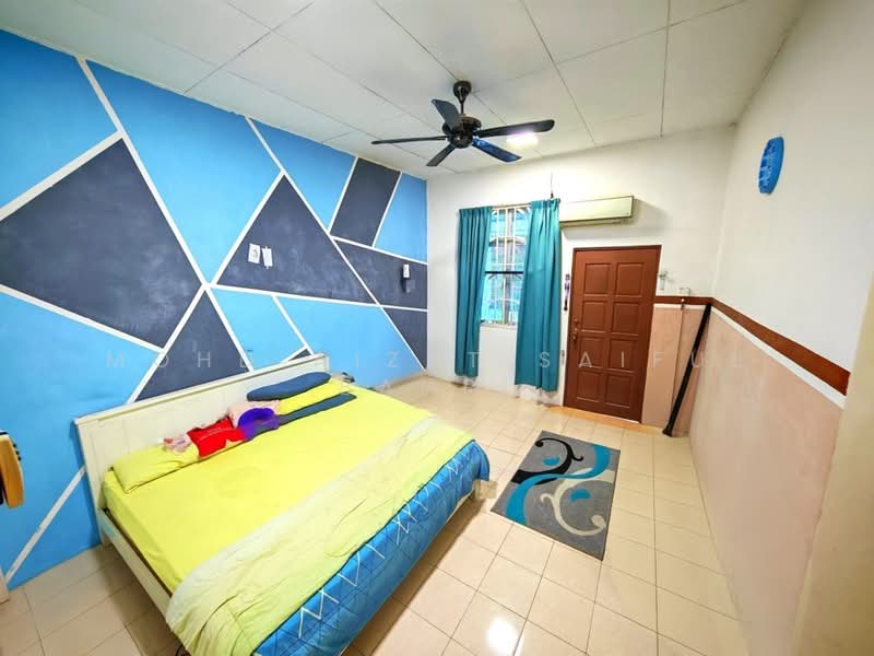 2-storey Terraced House for Sale in Kampung Jenderam Hilir (Dengkil) - Mohd Aizat Saiful Bahri - Bedroom - PropertyGuru.com.my