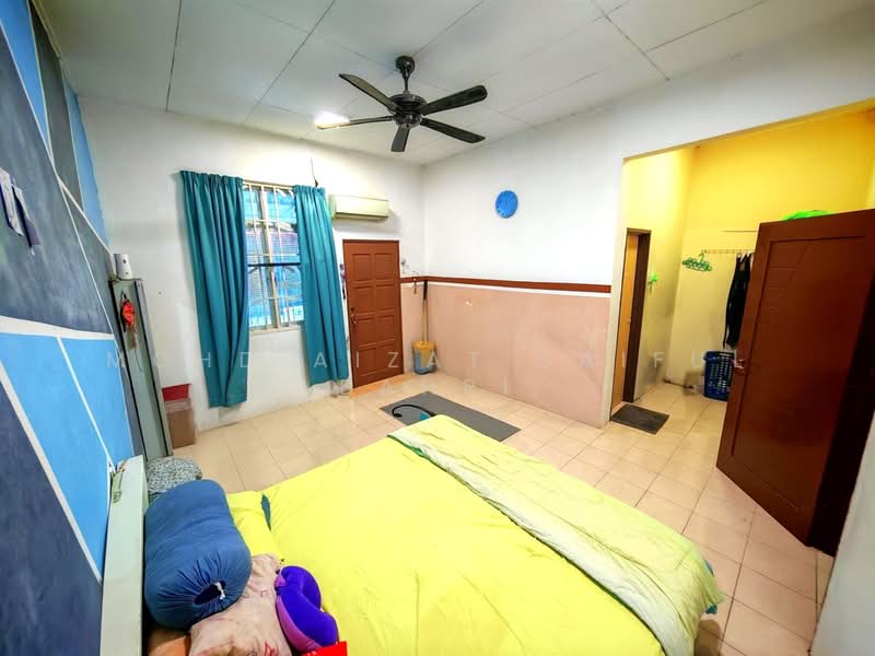 2-storey Terraced House for Sale in Kampung Jenderam Hilir (Dengkil) - Mohd Aizat Saiful Bahri - Bedroom - PropertyGuru.com.my