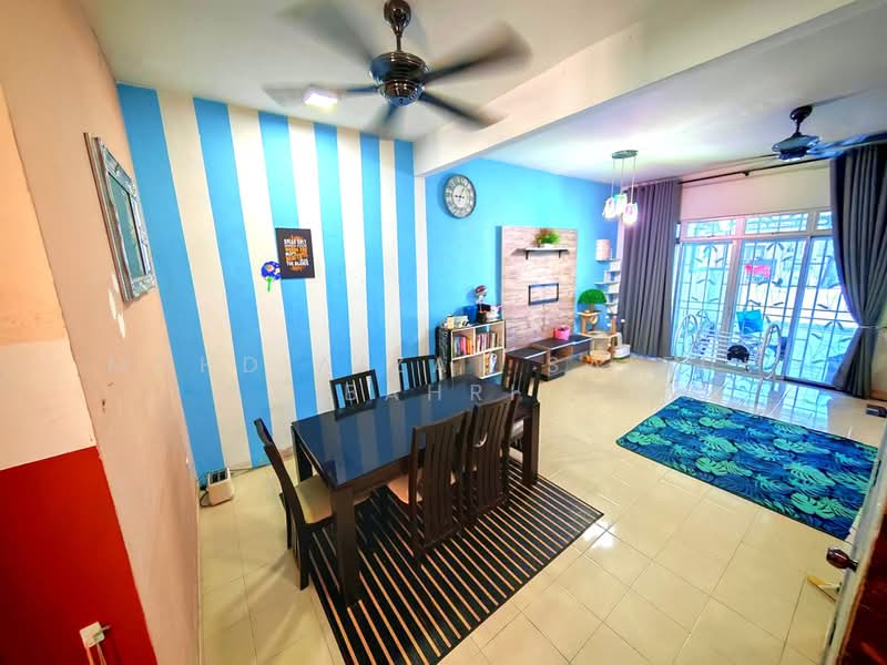 2-storey Terraced House for Sale in Kampung Jenderam Hilir (Dengkil) - Mohd Aizat Saiful Bahri - Living Room - PropertyGuru.com.my