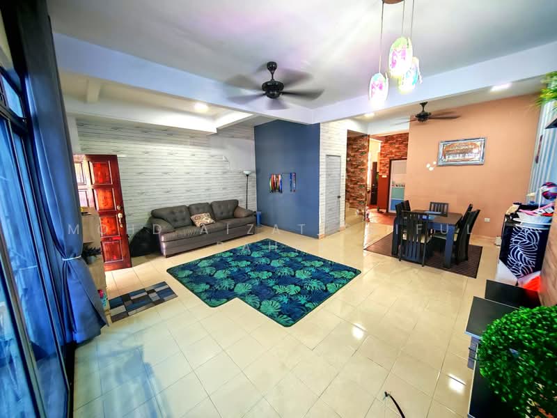2-storey Terraced House for Sale in Kampung Jenderam Hilir (Dengkil) - Mohd Aizat Saiful Bahri - Living Room - PropertyGuru.com.my