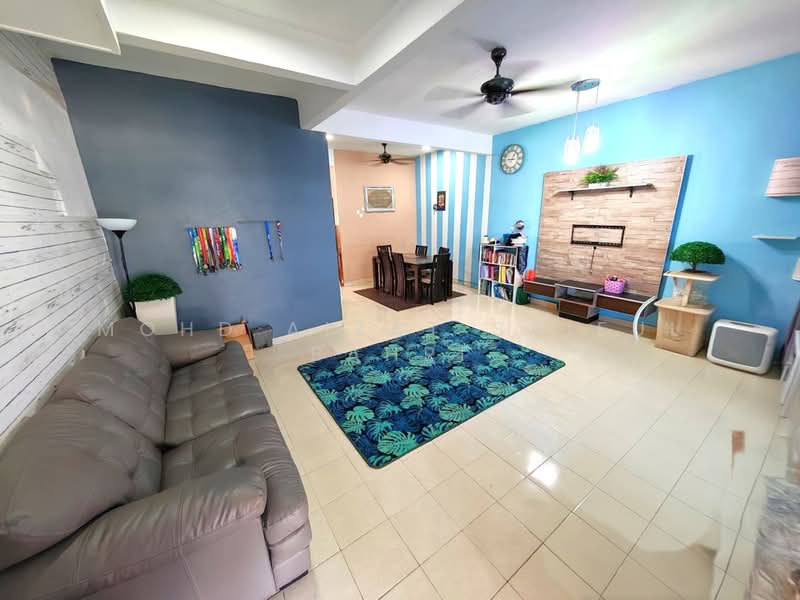 2-storey Terraced House for Sale in Kampung Jenderam Hilir (Dengkil) - Mohd Aizat Saiful Bahri - Living Room - PropertyGuru.com.my