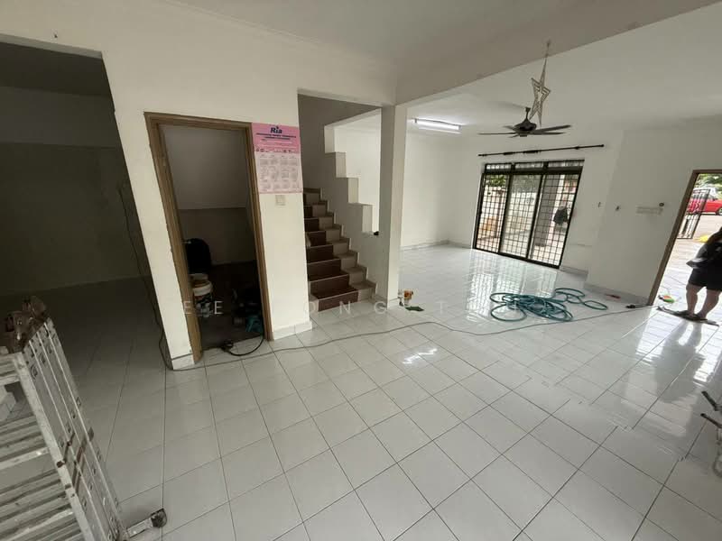 Rumah Teres 2 Tingkat untuk Dijual di Taman Mount Austin (Tebrau) - Ee Fong Toh - Living Room - PropertyGuru.com.my