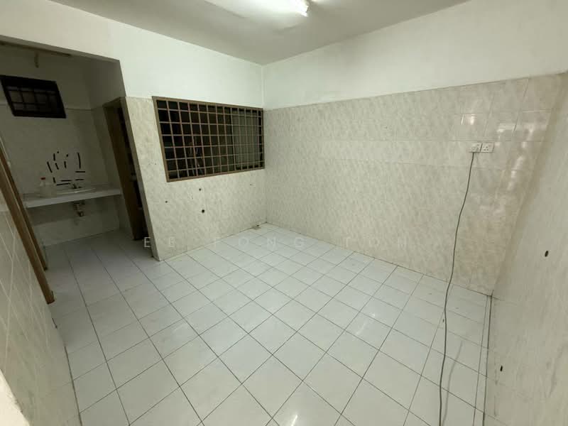 Rumah Teres 2 Tingkat untuk Dijual di Taman Mount Austin (Tebrau) - Ee Fong Toh - Kitchen - PropertyGuru.com.my