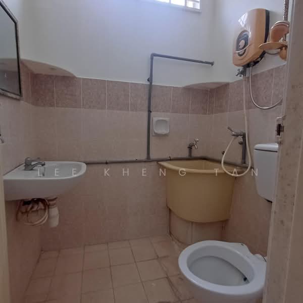 Rumah Teres 2-Tingkat untuk Dijual di Bandar Putra Bertam (Kepala Batas) - Lee Kheng Tan - Bathroom - PropertyGuru.com.my
