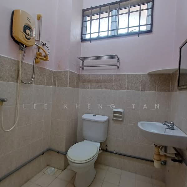 Rumah Teres 2-Tingkat untuk Dijual di Bandar Putra Bertam (Kepala Batas) - Lee Kheng Tan - Bathroom - PropertyGuru.com.my