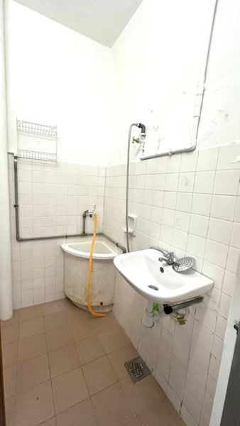 Shop / Office for Sale in Krubong (Melaka) - Lawrence Koo - Bathroom - PropertyGuru.com.my