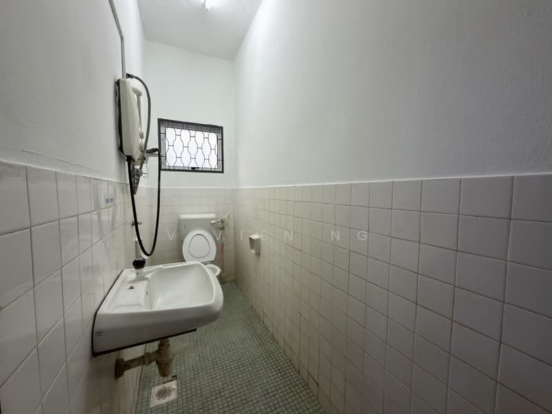 2-storey Terraced House for Sale in Taman Bukit Teratai (Ampang) - Vivien Ng - Bathroom - PropertyGuru.com.my