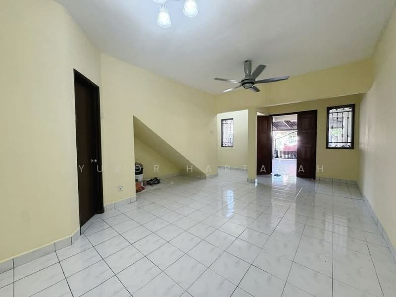 Rumah Teres 2.5 Tingkat untuk Dijual di Batu Caves (Selangor) - Syukor Hartanah - Living Room - PropertyGuru.com.my