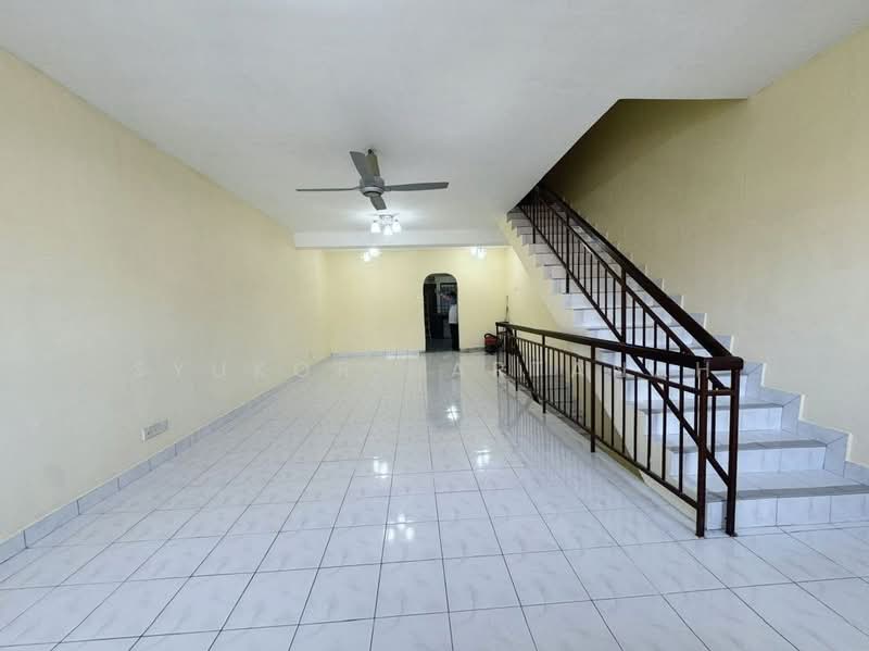 Rumah Teres 2.5 Tingkat untuk Dijual di Batu Caves (Selangor) - Syukor Hartanah - Living Room - PropertyGuru.com.my