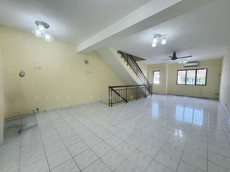 Rumah Teres 2.5 Tingkat untuk Dijual di Batu Caves (Selangor) - Syukor Hartanah - Living Room - PropertyGuru.com.my