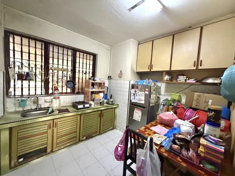 Flat for Sale at Flat Taman Ungku Tun Aminah - Sheng Long - Kitchen - PropertyGuru.com.my