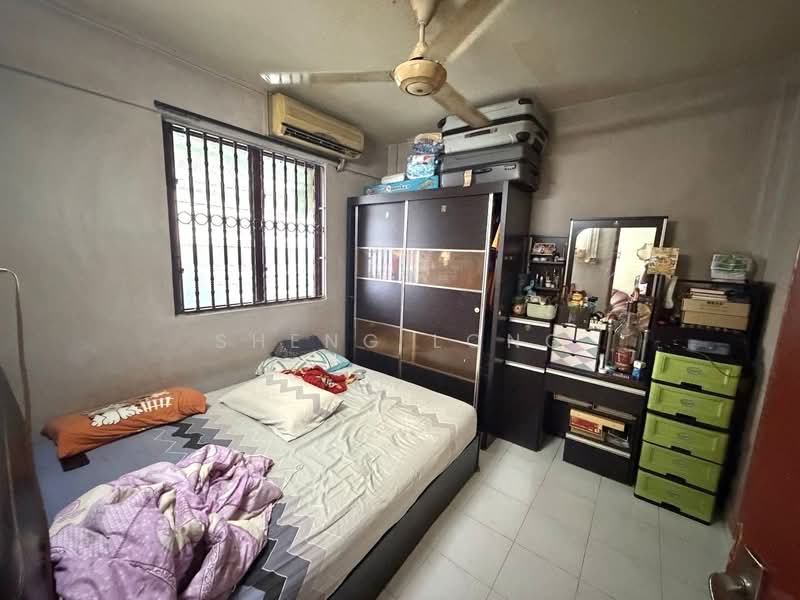 Flat for Sale at Flat Taman Ungku Tun Aminah - Sheng Long - Bedroom - PropertyGuru.com.my