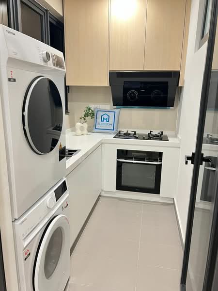 Servis Apartment untuk Disewa di Sunway Velocity TWO - Roman Lee - Kitchen - PropertyGuru.com.my