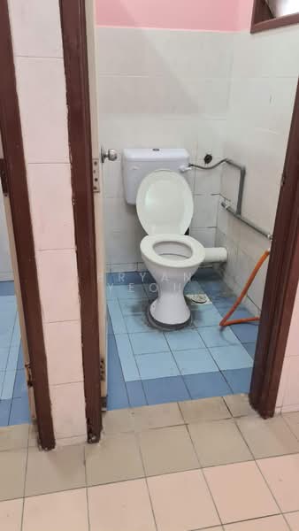 Apartment for Rent at Pangsapuri Seri Kayan - Bryan Yeoh - Bathroom - PropertyGuru.com.my
