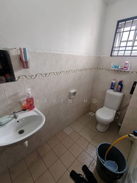 2-storey Terraced House for Sale in Taman Putri Kulai (Kulai) - Kevin Ho - Bathroom - PropertyGuru.com.my