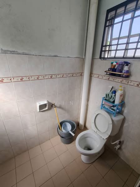 2-storey Terraced House for Sale in Taman Putri Kulai (Kulai) - Kevin Ho - Bathroom - PropertyGuru.com.my
