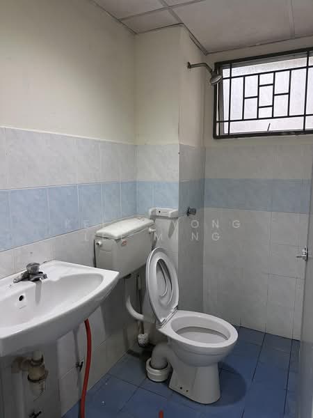 Pangsapuri untuk Dijual di Crystal Tower (Pangsapuri Kristal) - Kelly Yong Lee Ming - Bathroom - PropertyGuru.com.my