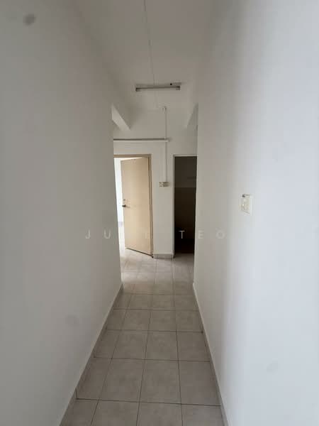 Apartment for Rent at Bayu Puteri 2 - June Teo - Corridor - PropertyGuru.com.my