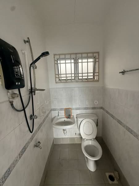 Apartment for Rent at Bayu Puteri 2 - June Teo - Bathroom - PropertyGuru.com.my