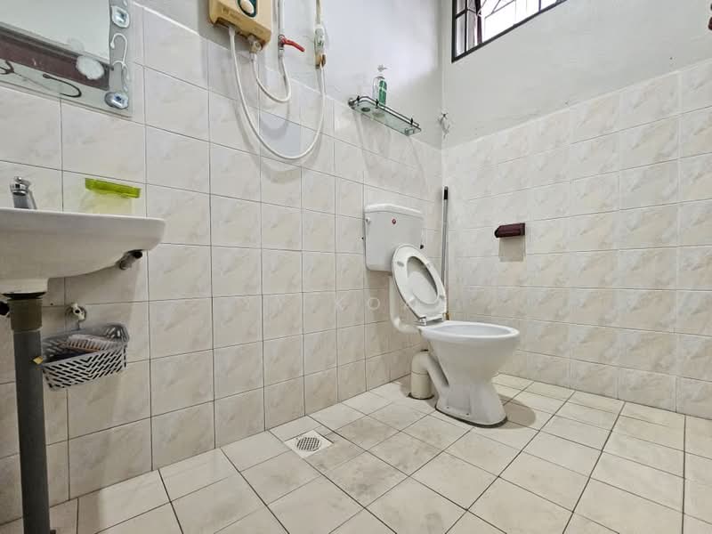 Rumah Berkembar untuk Dijual di Taman Ria Indah (Sungai Petani) - YY Koay - Bathroom - PropertyGuru.com.my