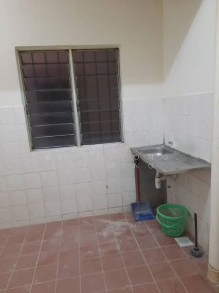 Flat for Sale at Bukit Pandan - Kelly Yong Lee Ming - Kitchen - PropertyGuru.com.my
