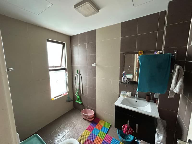 Condominium for Sale at Atmosfera Kondominium - Kuro Chan - Bathroom - PropertyGuru.com.my