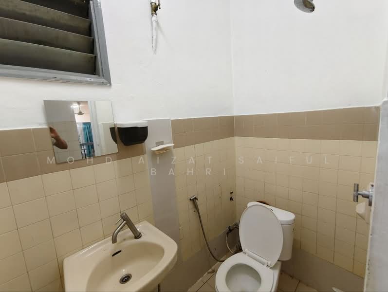 2-storey Terraced House for Sale in Seksyen 5 Wangsa Maju (Wangsa Maju) - Mohd Aizat Saiful Bahri - Bathroom - PropertyGuru.com.my