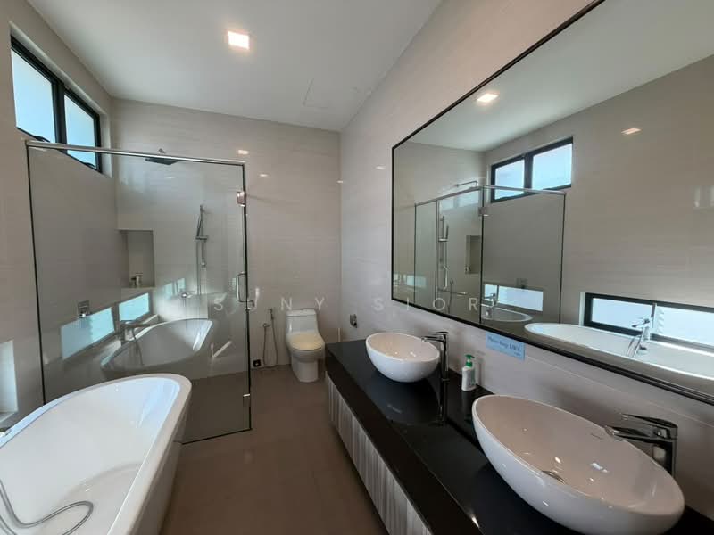 Bungalow for Sale in Senibong Cove (Masai) - Suny Sior - Bathroom - PropertyGuru.com.my