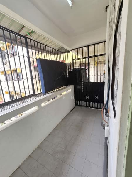 Rumah Flat untuk Dijual di Flat Taman Perling - Jayden Ng - Balcony - PropertyGuru.com.my