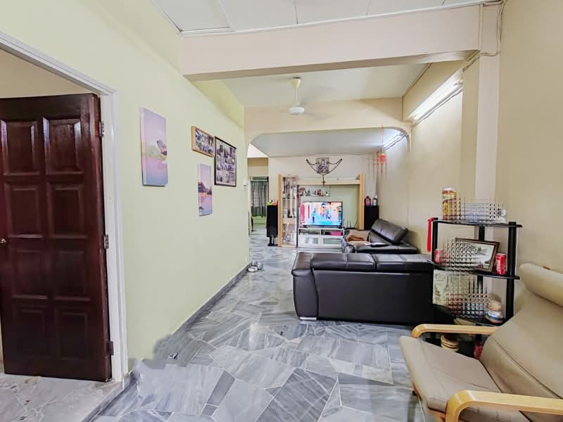 1.5-storey Terraced House for Sale in Kepong Baru (Kepong) - Kelly Lai - Living Room - PropertyGuru.com.my
