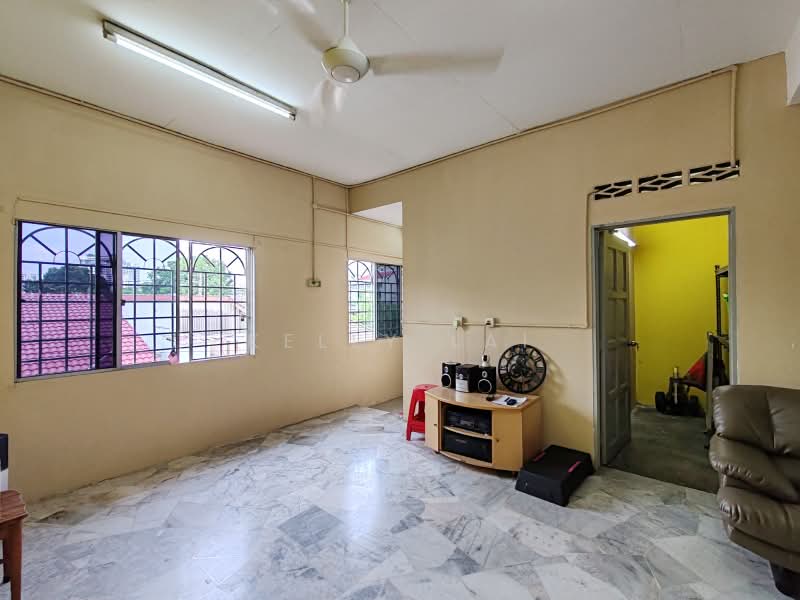 1.5-storey Terraced House for Sale in Kepong Baru (Kepong) - Kelly Lai - Living Room - PropertyGuru.com.my
