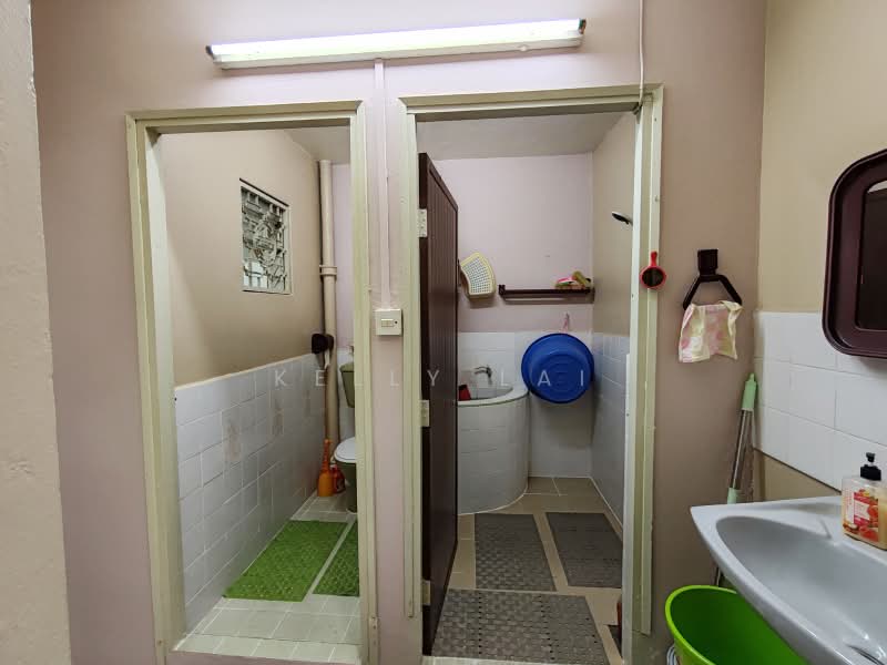 1.5-storey Terraced House for Sale in Kepong Baru (Kepong) - Kelly Lai - Bathroom - PropertyGuru.com.my