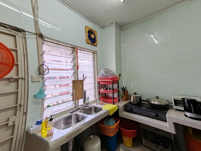 1.5-storey Terraced House for Sale in Kepong Baru (Kepong) - Kelly Lai - Kitchen - PropertyGuru.com.my