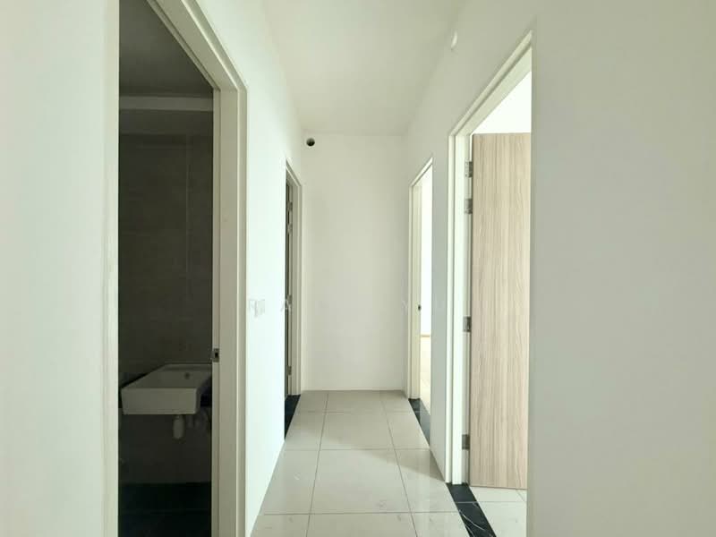 Condominium for Sale at QuayWest Residence - Rain Yu - Corridor - PropertyGuru.com.my