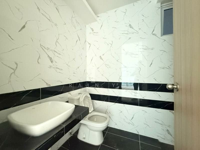 Condominium for Sale at QuayWest Residence - Rain Yu - Bathroom - PropertyGuru.com.my