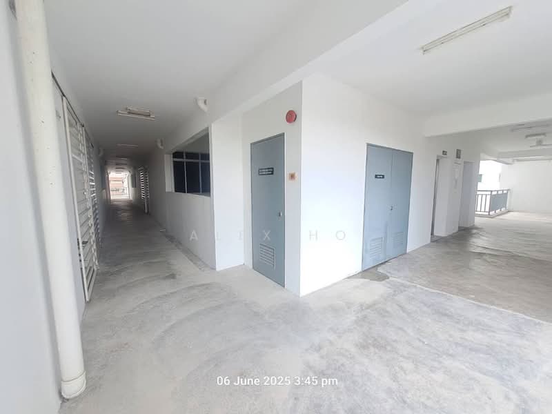 Pangsapuri untuk Dijual di Mercury Apartment - Alex Ho - Corridor - PropertyGuru.com.my