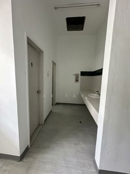 Shop / Office for Rent in Bandar Bukit Mahkota (Bangi) - AK TAY - Bathroom - PropertyGuru.com.my
