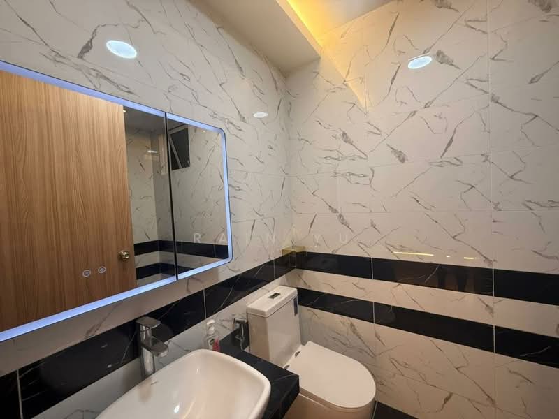 Condominium for Sale at QuayWest Residence - Rain Yu - Bathroom - PropertyGuru.com.my
