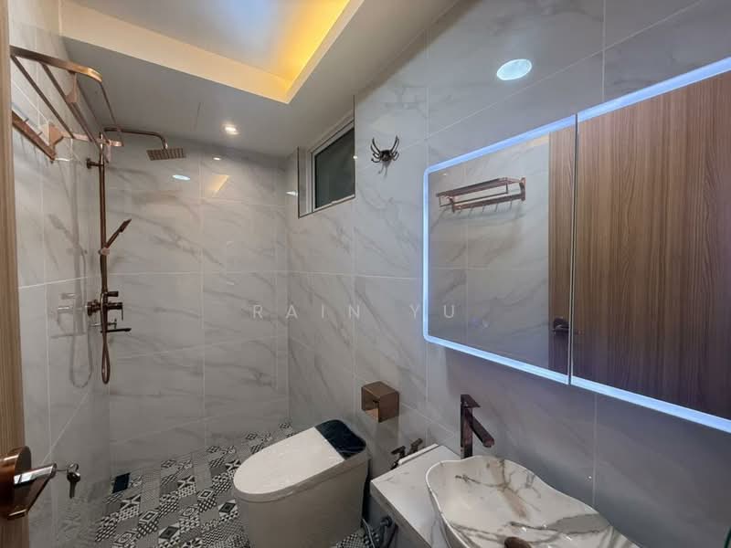 Condominium for Sale at QuayWest Residence - Rain Yu - Bathroom - PropertyGuru.com.my