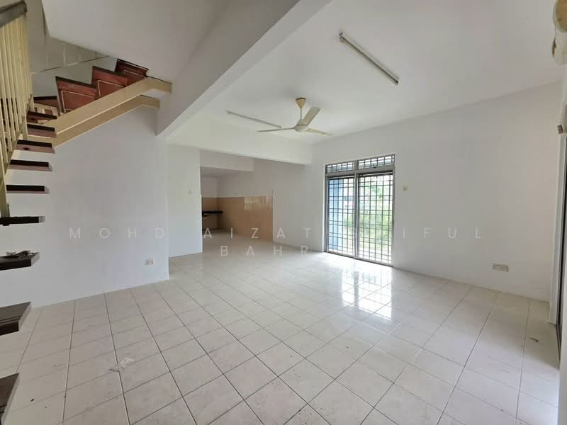 2-storey Terraced House for Sale in Taman Tasik Puchong (Puchong) - Mohd Aizat Saiful Bahri - Living Room - PropertyGuru.com.my
