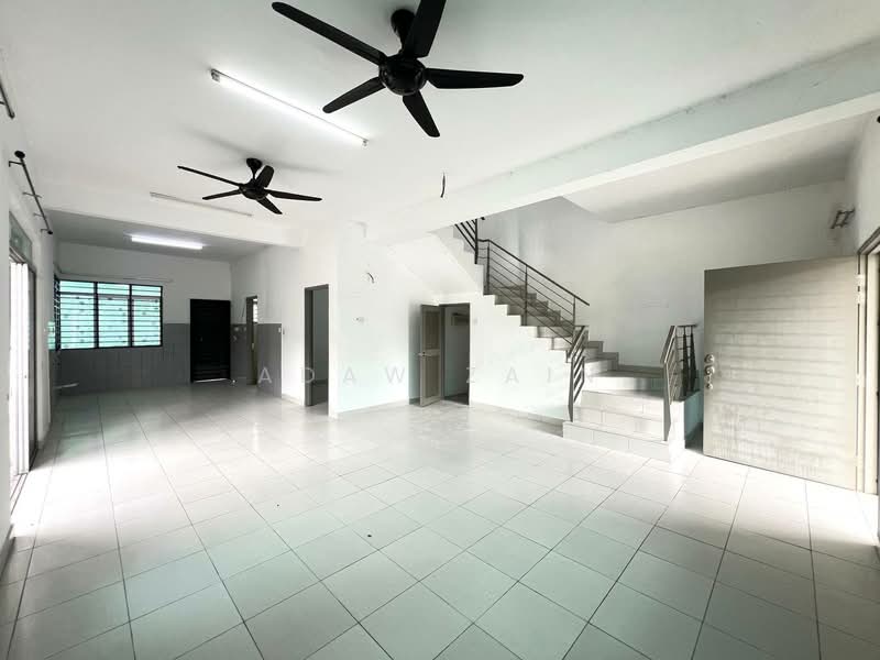 2-storey Terraced House for Rent in Shah Alam (Selangor) - Adaw Zain - Living Room - PropertyGuru.com.my