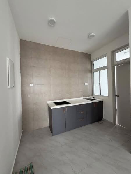 Servis Apartment untuk Disewa di THE SENAI GARDEN (PANGSAPURI IMPIAN SENAI) - Alfred Yap - Kitchen - PropertyGuru.com.my