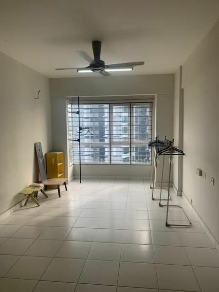 Kondominium untuk Dijual di First Residence (Residensi Unggul) - Yi Jun Cham - Living Room - PropertyGuru.com.my
