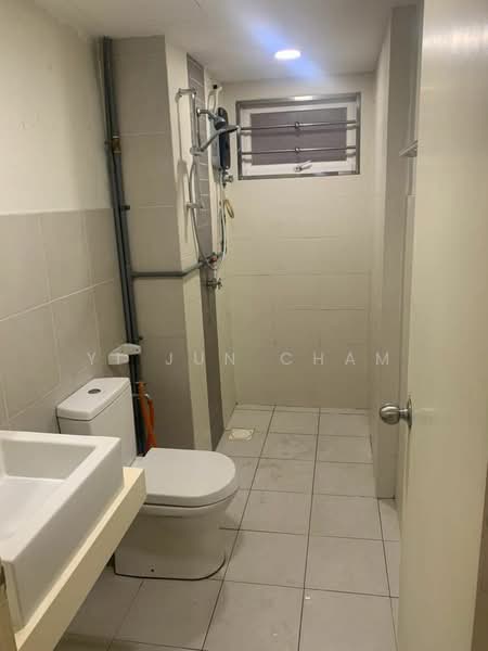 Kondominium untuk Dijual di First Residence (Residensi Unggul) - Yi Jun Cham - Bathroom - PropertyGuru.com.my