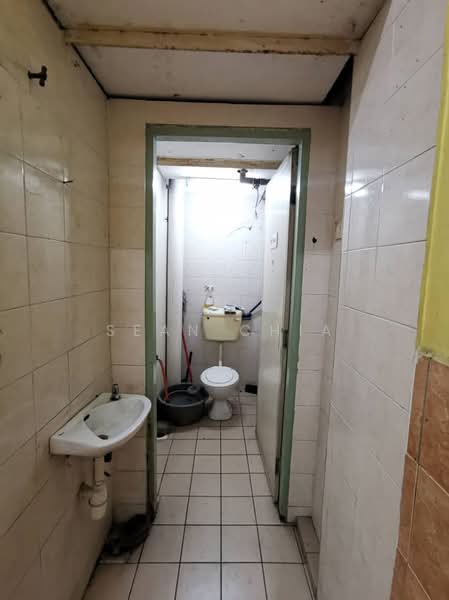 Shop for Sale in Taman Desa Mentari (Petaling Jaya) - Sean Chia - Bathroom - PropertyGuru.com.my