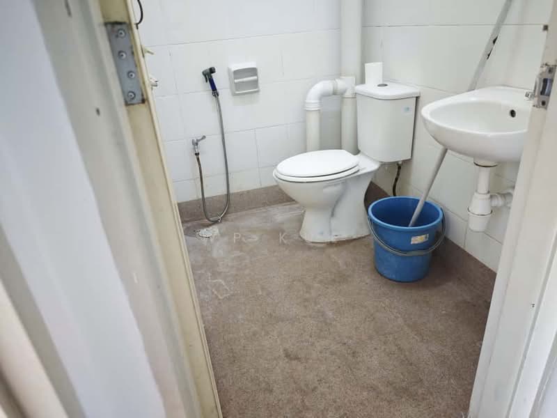 Apartment for Sale at Pangsapuri Akasia (Bandar Botanic) - WP Kue - Bathroom - PropertyGuru.com.my