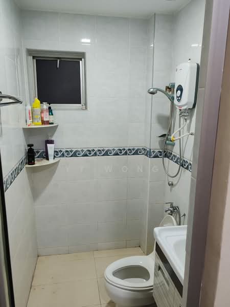 Pangsapuri untuk Dijual di Pangsapuri Wira - YY Wong - Bathroom - PropertyGuru.com.my