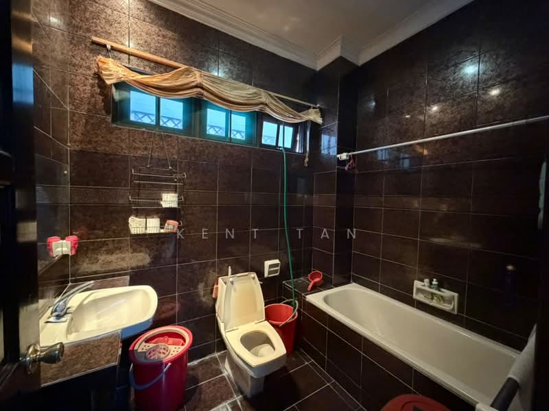 Semi-Detached House for Sale in Taman Pelangi (Johor Bahru) - Kent Tan - Bathroom - PropertyGuru.com.my