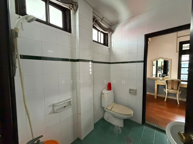 Semi-Detached House for Sale in Taman Pelangi (Johor Bahru) - Kent Tan - Bathroom - PropertyGuru.com.my