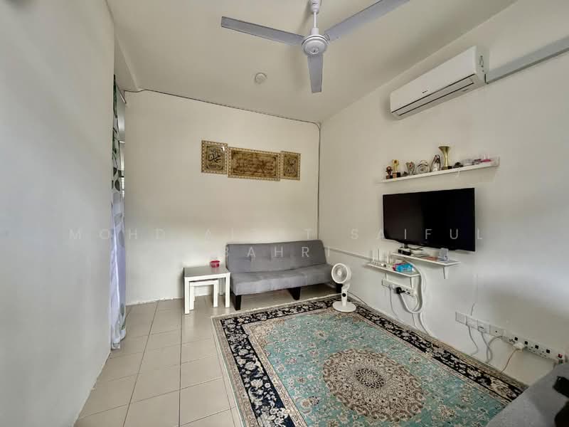 1-storey Terraced House for Sale in Taman Desa Intan (Kapar) - Mohd Aizat Saiful Bahri - Living Room - PropertyGuru.com.my